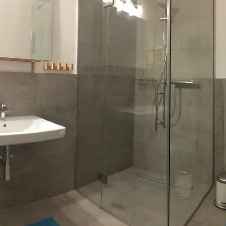 Schusternagele Apartman *